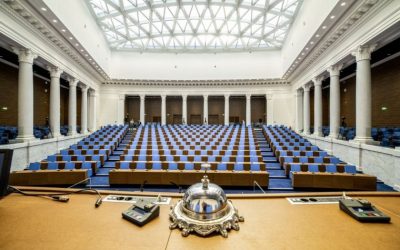 Депутатите ще заседават извънредно на 28 октомври заради заплатите на медиците