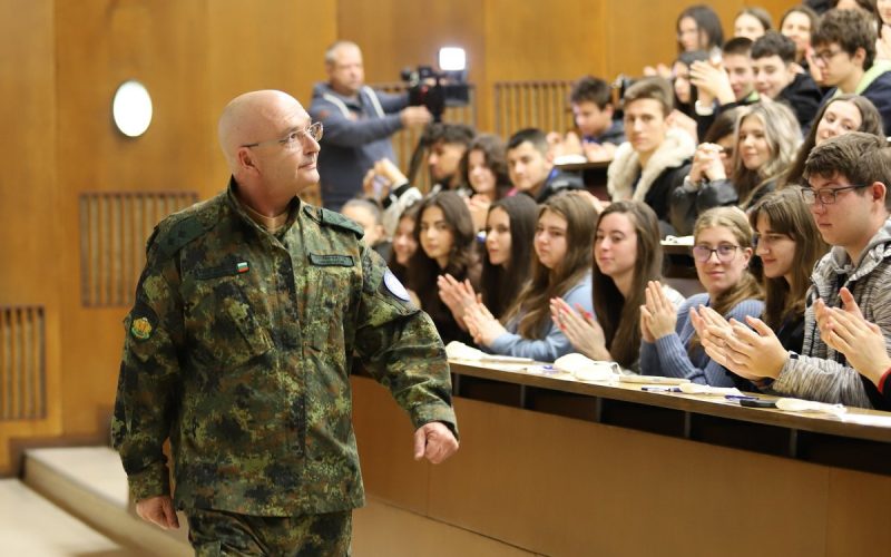Още 30 места за безплатно обучение на военни медици