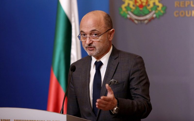Меджидиев разпореди проверки в НЗОК