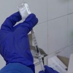 Недостигът на противогрипни ваксини кара хора да пътуват до Гърция