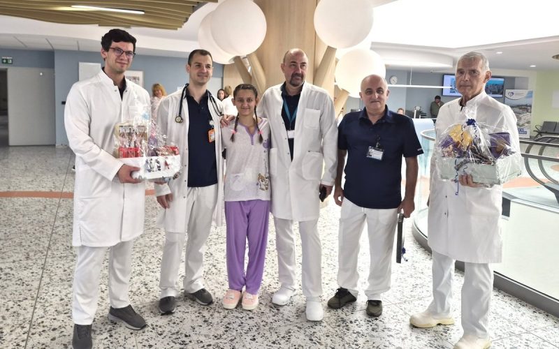 В Бургас оперираха момиче с аномалия на дебелото черво